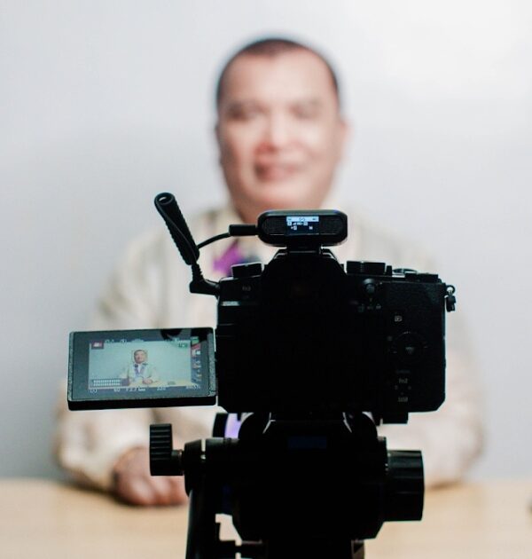 How to Make a Business Testimonial Video That Builds Trust and Wins Customers